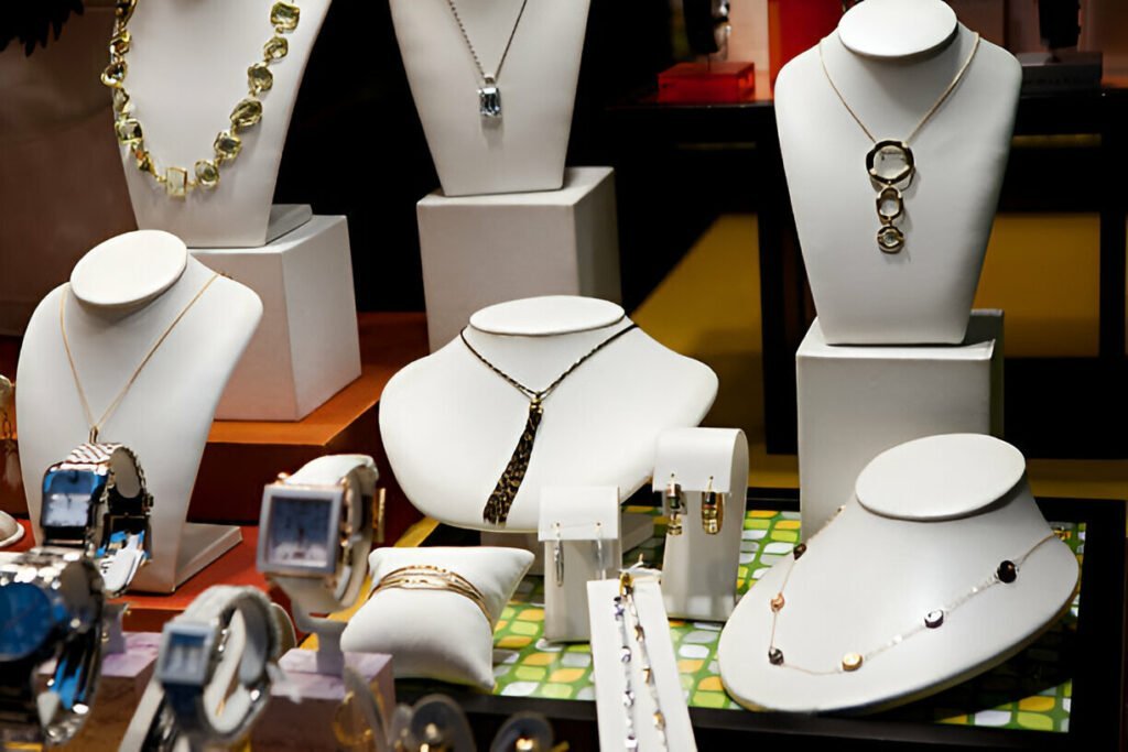 اكتشف عالم المجوهرات الفاخرة مع Damas Jewellery!